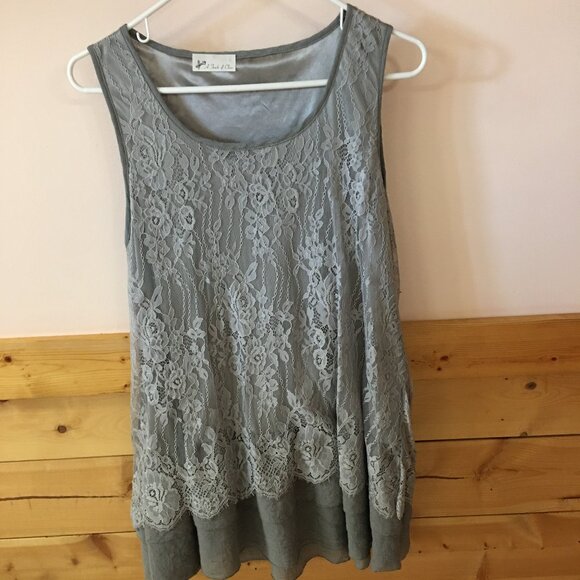 A Touch of Class Tank - Picture 1 of 4